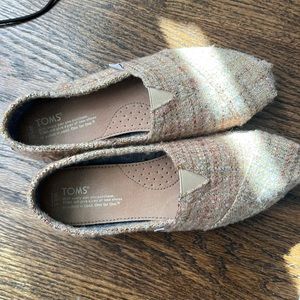 NEVER WORN TOMS. 👟❤️